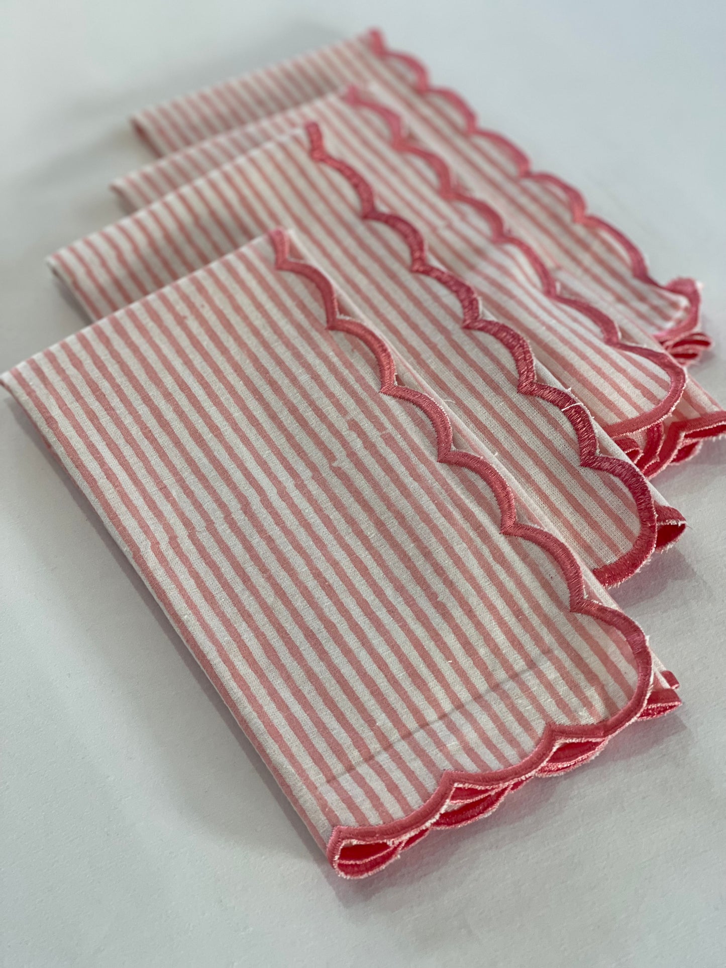 LOTTIE BLUSH STRIPE SCALLOP NAPKINS (SET OF 4)